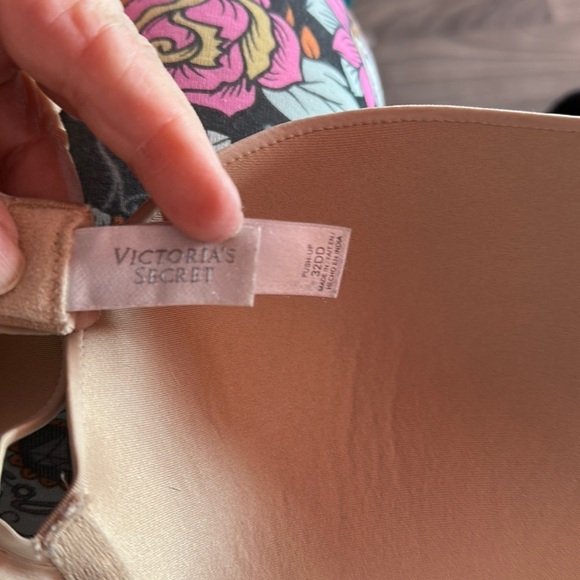 Victoria’s Secret Beige Push Up Underwire Bra Size 32DD Sexy Lingerie - Picture 3 of 3